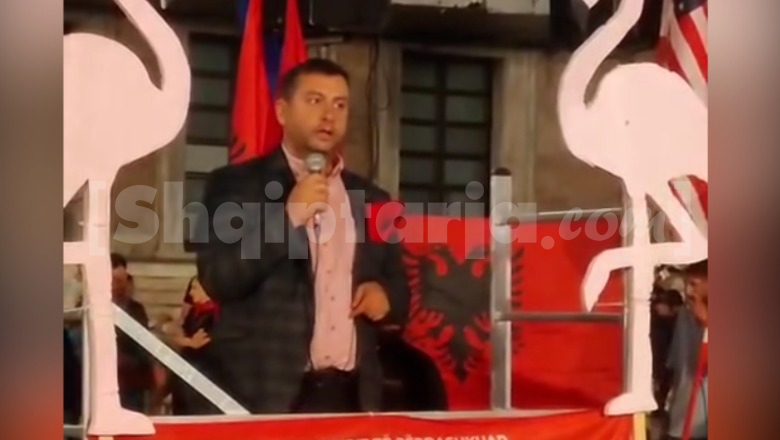 Antiterrori e arrestoi për “përhapje të rreme të informatave që ngjallin panik”! “Hale gjyqtarët” e lirojnë… të shkoi në protestë si “hero”! Antiterrori e arrestoi për “përhapje të rreme të informatave që ngjallin panik”! “Hale gjyqtarët” e lirojnë… të shkoi në protestë si “hero”!