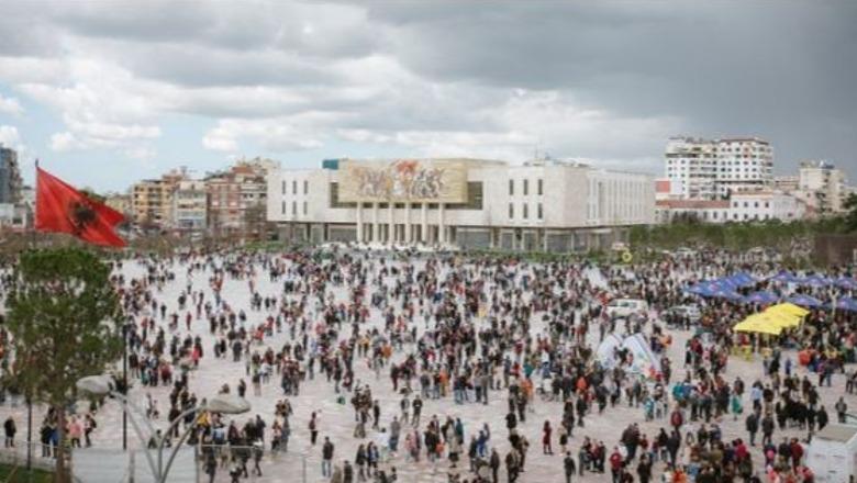 Ku banojnë 4.28 milionë shtetasit shqiptarë që kanë lindur në Shqipëri? Ku banojnë 4.28 milionë shtetasit shqiptarë që kanë lindur në Shqipëri?