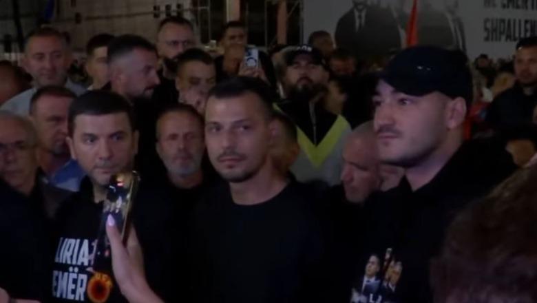 Sot marshimi i veteranëve: Pa maska, me fytyrat tona! Prishtina në protestë pas vendimit për ish-krerët e UÇK-së PDK çon në Kuvend nismën për ndryshimin e Ligjit për Specialen Sot marshimi i veteranëve: Pa maska, me fytyrat tona! Prishtina në protestë pas vendimit për ish-krerët e UÇK-së PDK çon në Kuvend nismën për ndryshimin e Ligjit për Specialen