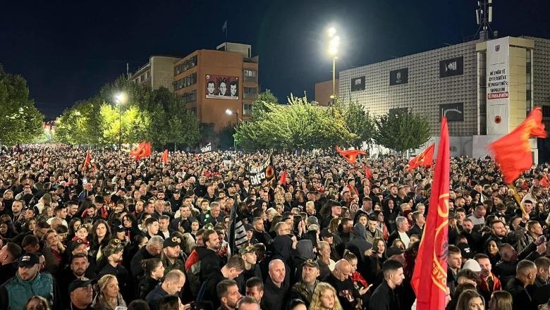 Jo në emrin tim! Mijëra qytetarë sërish protestë në mbështetje të ish krerëve të UÇK-së! Thirrje institucioneve të veprojnë Jo në emrin tim! Mijëra qytetarë sërish protestë në mbështetje të ish krerëve të UÇK-së! Thirrje institucioneve të veprojnë