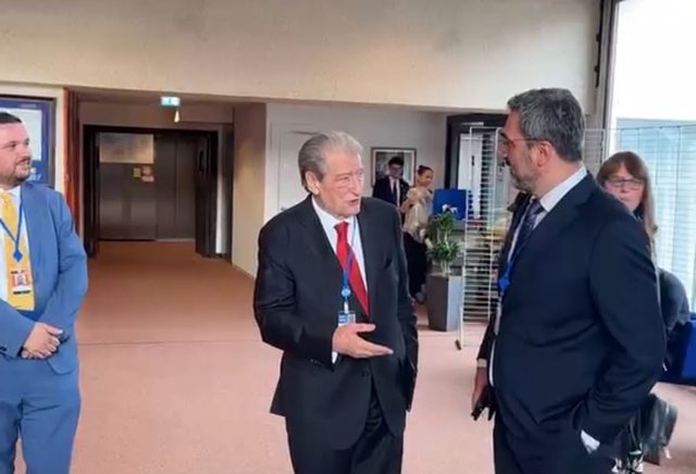 Berisha takohet me Gola-n e Kuvendit të Kosovës dhe diplomatët e Binit në Strasburg: Rama po bën spastrim etnik në Shqipëri! Berisha takohet me Gola-n e Kuvendit të Kosovës dhe diplomatët e Binit në Strasburg: Rama po bën spastrim etnik në Shqipëri!