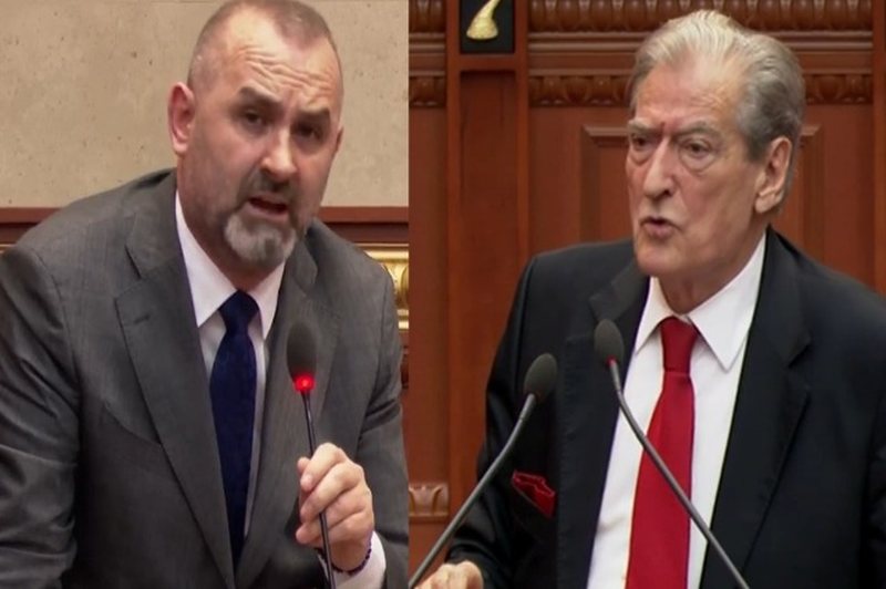 Berisha sulmoin Manjën! Deputeti: Sali, emri i Shkëlzenit del në dosjet e SPAK! Kreu i PD: Publikoje (VIDEO) Berisha sulmoin Manjën! Deputeti: Sali, emri i Shkëlzenit del në dosjet e SPAK! Kreu i PD: Publikoje (VIDEO)