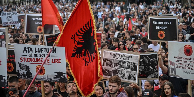 Këmbanat e alarmit në Ballkan Këmbanat e alarmit në Ballkan