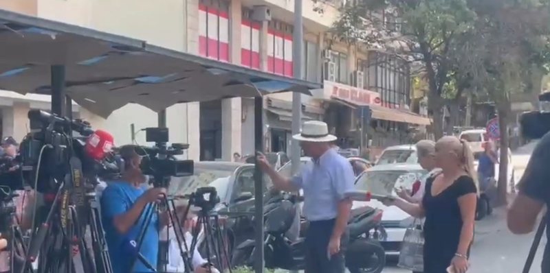 VIDEO/ Bollino refuzon prapë pajtimin në GJKKO me Abin e Gitës! Një qytetare e bënë për “ujë të ftohët” dhëndrrin para gjykatës: Me atë beretë je një maskara një hajdut pronash
