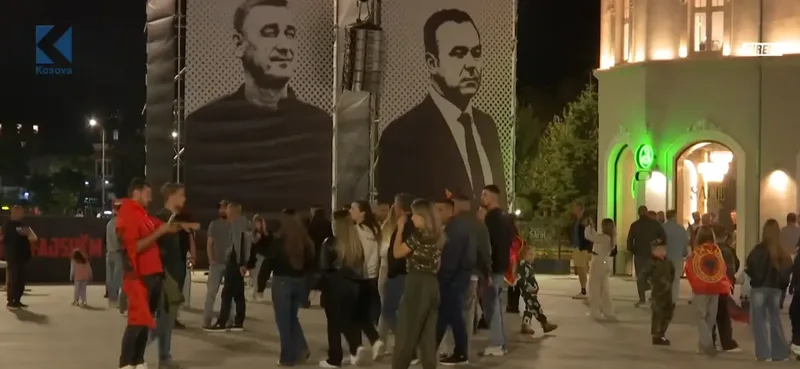 Protestat kundër vendimit të Gjykatës Speciale vijojnë në Prishtinë, qytetarët mblidhen për të gjashtën ditë Protestat kundër vendimit të Gjykatës Speciale vijojnë në Prishtinë, qytetarët mblidhen për të gjashtën ditë