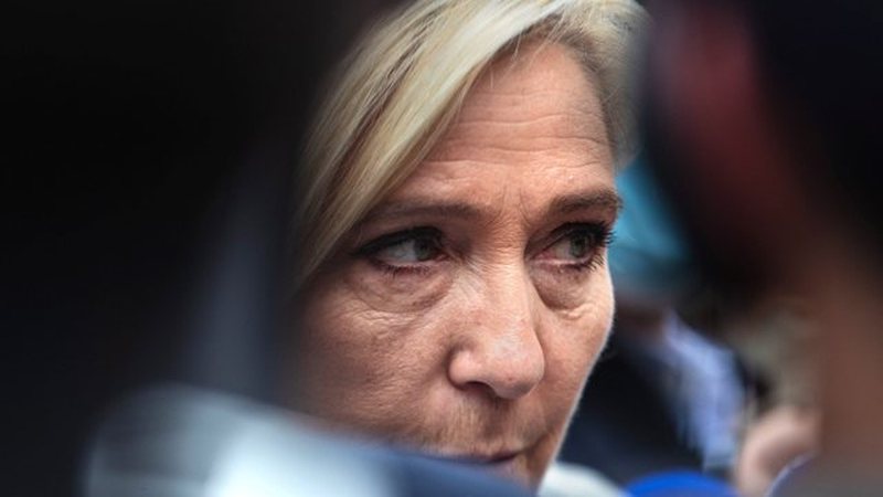 Ose NATO hyn në luftë, ose do të kemi një Luftë Njëqindvjeçare”! Le Pen: Rreziku i përshkallëzimit është real Ose NATO hyn në luftë, ose do të kemi një Luftë Njëqindvjeçare”! Le Pen: Rreziku i përshkallëzimit është real