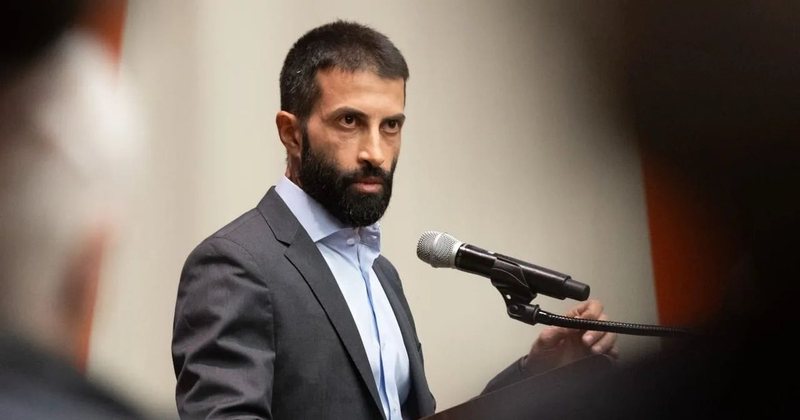 “Nuk më intereson fare Kurani, më neveritni”! Djali i themeluesit të Hamasit trondit SHBA-në: Nuk dua myslimanë këtu, ikni nga Amerika! “Nuk më intereson fare Kurani, më neveritni”! Djali i themeluesit të Hamasit trondit SHBA-në: Nuk dua myslimanë këtu, ikni nga Amerika!