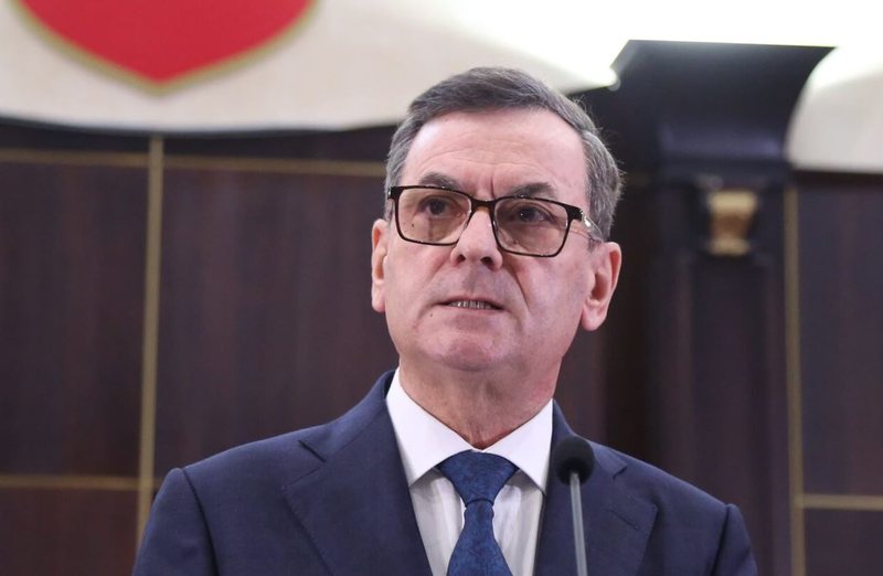 Përplasja për pagat, Sadushi: Vendimet e Kushtetueses të panegociueshme! Ky është jurist apo “matrialist”! Ligji: Jo të detyrushme për parlamentarët në votim Përplasja për pagat, Sadushi: Vendimet e Kushtetueses të panegociueshme! Ky është jurist apo “matrialist”! Ligji: Jo të detyrushme për parlamentarët në votim