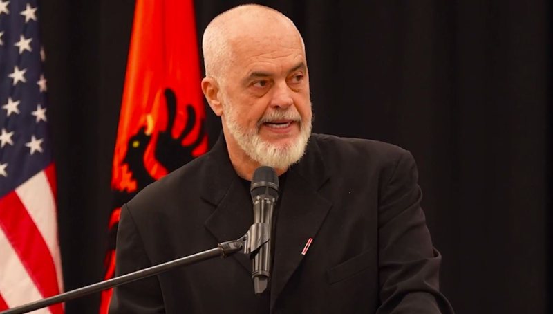 Rama takim me Diasporën në Detroit: Flamingo u bë simboli i një Shqipërie që po shihet ndryshe nga Diaspora! Rama takim me Diasporën në Detroit: Flamingo u bë simboli i një Shqipërie që po shihet ndryshe nga Diaspora!