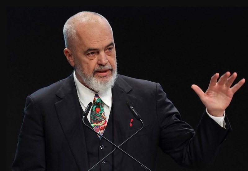 Rama i kthehet Sandro Gozit pas akuzës për fyerje: Aludim i paturpshëm! Kjo tregon se çfarë demokratësh jeni… Rama i kthehet Sandro Gozit pas akuzës për fyerje: Aludim i paturpshëm! Kjo tregon se çfarë demokratësh jeni…