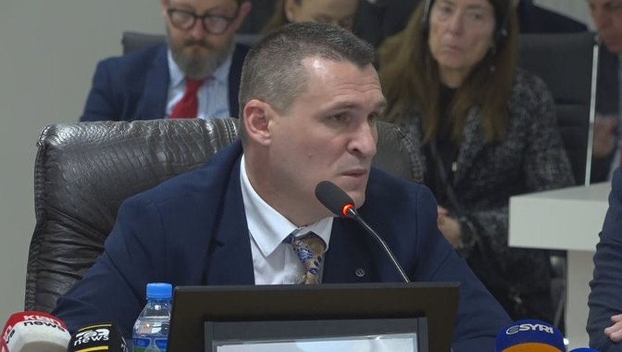 Përkrahje të autorit të krimit dhe nxjerrje të sekretit shtetëror?! A janë “intrigë” dy akuzat që Dumani ka ndaj Vlora Hysenit për ta arrestuar? Përkrahje të autorit të krimit dhe nxjerrje të sekretit shtetëror?! A janë “intrigë” dy akuzat që Dumani ka ndaj Vlora Hysenit për ta arrestuar?