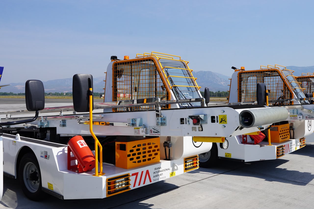 Aeroporti Ndërkombëtar i Tiranës investon 2 milionë euro në 46 mjete të reja për operimet në pistë