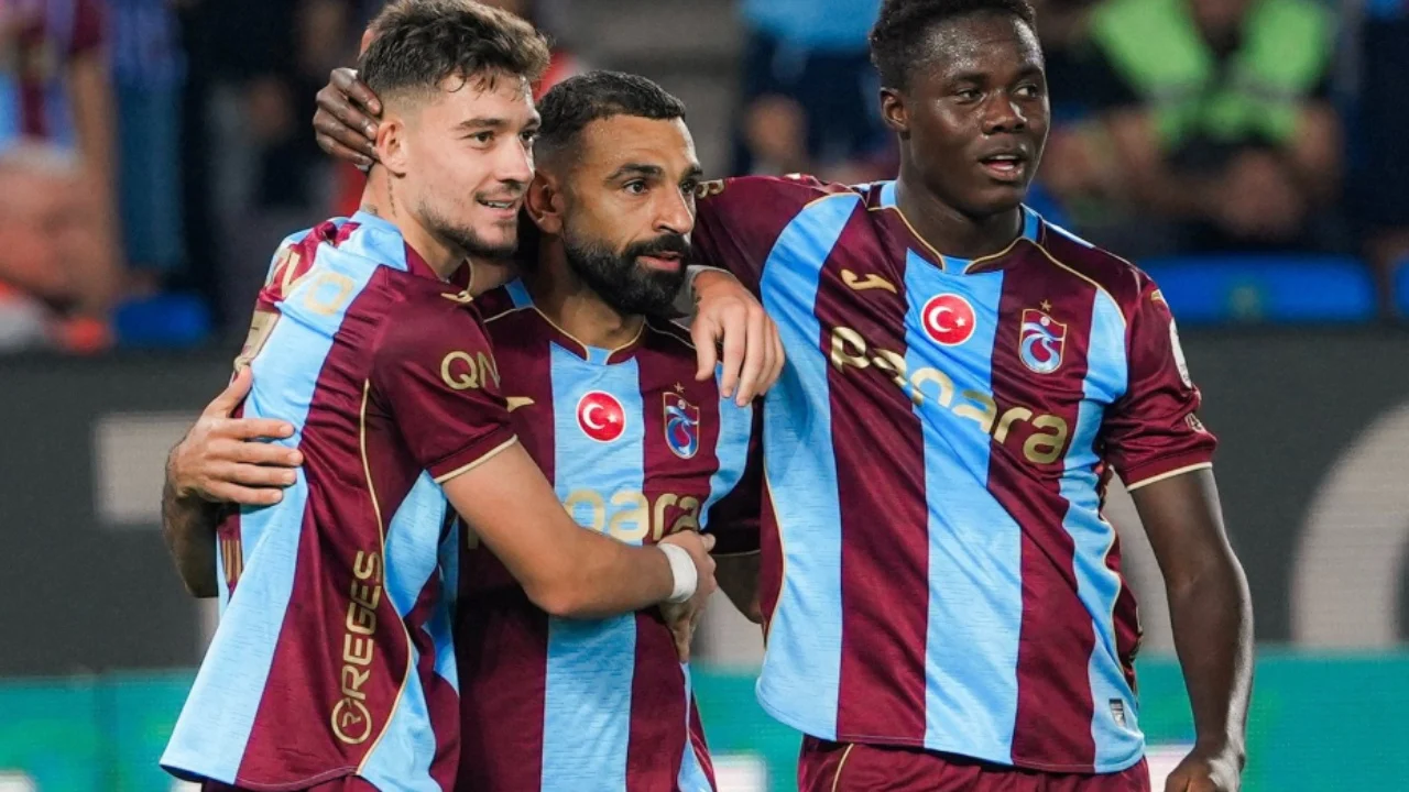 Spektakël i dyshes Salah-Muçi dhe i “Trabzonspor”! Kampionët e “Galatasaray” pësojnë disfatën e parë Spektakël i dyshes Salah-Muçi dhe i “Trabzonspor”! Kampionët e “Galatasaray” pësojnë disfatën e parë
