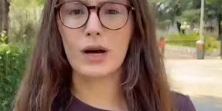 Jam pa punë, s’më ka futur në punë qeveria! E punësuar si protestues Lleshi me mision nëpër takime, përplaset me Braçen dhe banorët: Ku punon ti, me “iphone 17” pro max… pa punë? Jam pa punë, s’më ka futur në punë qeveria! E punësuar si protestues Lleshi me mision nëpër takime, përplaset me Braçen dhe banorët: Ku punon ti, me “iphone 17” pro max… pa punë?