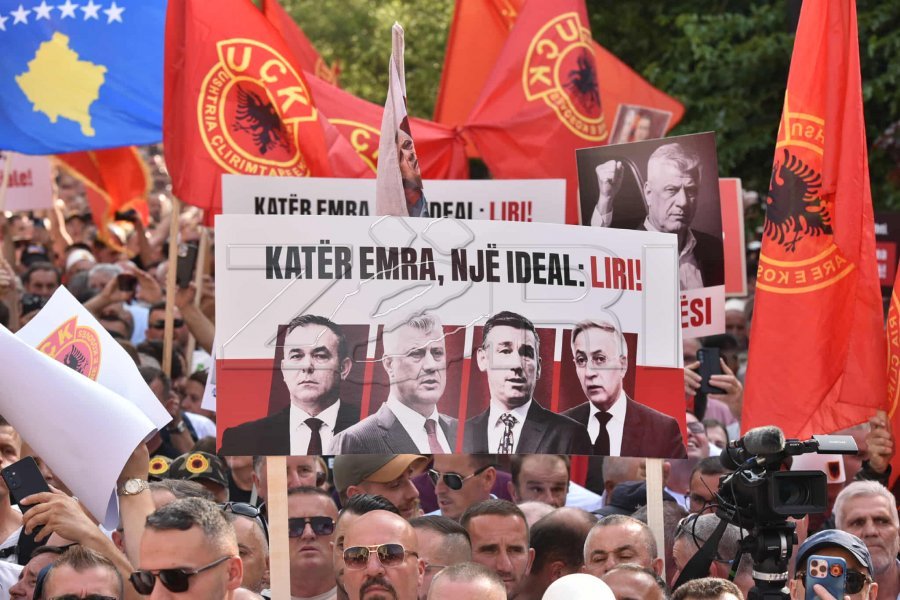 “Tirana s’mund t’ua japë dot lirinë, por mund t’i nderojë”! Veliaj i propozon Këshillit Bashkiak titullin “Qytetar Nderi” për 4 liderët e UÇK “Tirana s’mund t’ua japë dot lirinë, por mund t’i nderojë”! Veliaj i propozon Këshillit Bashkiak titullin “Qytetar Nderi” për 4 liderët e UÇK