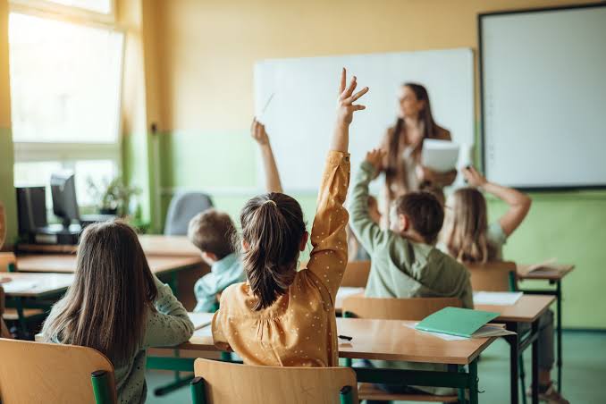 Rregullat e reja, Italia drejt kufizimit të nxënësve të huaj në klasa! Meloni: Fëmijët italianë nuk mund të ndihen pakicë Rregullat e reja, Italia drejt kufizimit të nxënësve të huaj në klasa! Meloni: Fëmijët italianë nuk mund të ndihen pakicë