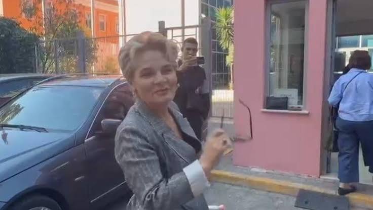 Edhe e menderosur edhe … e pafat! Kryemadhi para SPAK bën humor për mesazhet e Vlorës me Agasin: Si s’na i fiku njeri radarët ne, po vetëm na i ndezin?! Edhe e menderosur edhe … e pafat! Kryemadhi para SPAK bën humor për mesazhet e Vlorës me Agasin: Si s’na i fiku njeri radarët ne, po vetëm na i ndezin?!