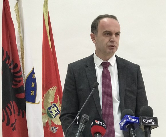 Sot një ditë zie për shqiptarët! Reagimi i zv. kryeministrit të Malit të Zi Gjeloshaj për komandantët e UÇK-ës Sot një ditë zie për shqiptarët! Reagimi i zv. kryeministrit të Malit të Zi Gjeloshaj për komandantët e UÇK-ës