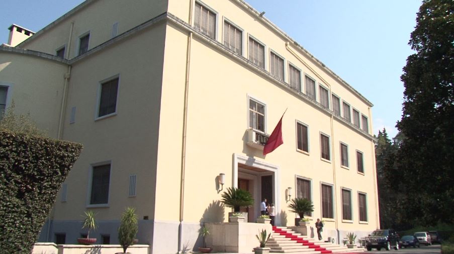 Rama mbërrin në Pallatin e Brigadave, fillon mbledhja e Këshillit të Sigurisë Kombëtare Rama mbërrin në Pallatin e Brigadave, fillon mbledhja e Këshillit të Sigurisë Kombëtare
