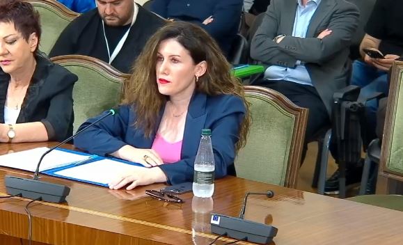 SPAK në delirë: Arreston dhe pezullon nga detyra drejtoreshën e SHISH, Vlora Hyseni… sikur është punonjës administrate! Kontrolle te banesa e ish-drejtorit të Policisë së Shtetit Ilir Proda! SPAK në delirë: Arreston dhe pezullon nga detyra drejtoreshën e SHISH, Vlora Hyseni… sikur është punonjës administrate! Kontrolle te banesa e ish-drejtorit të Policisë së Shtetit Ilir Proda!