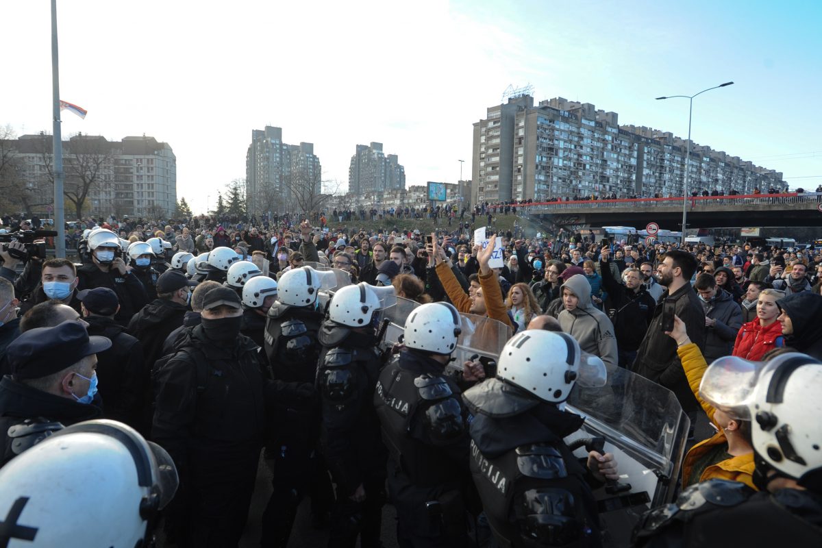 Pse nuk ngjajnë studentët në Serbi me ata në rrugët e Tiranës? Pse nuk ngjajnë studentët në Serbi me ata në rrugët e Tiranës?