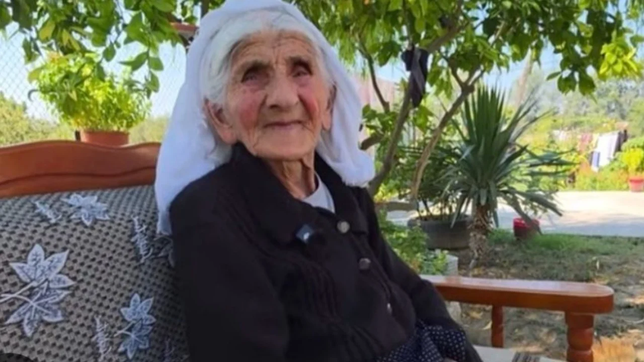 U bë e njohur si gruaja më e vjetër në botë! Qeveria i jep pension të posaçëm 117-vjeçares shqiptare U bë e njohur si gruaja më e vjetër në botë! Qeveria i jep pension të posaçëm 117-vjeçares shqiptare