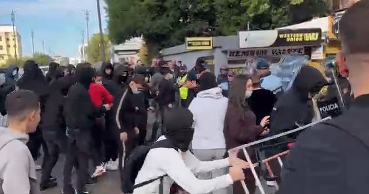 Aktive në rrjete, kërcënuese në mesazhe: “Antifa” shqiptare, e strukturuar! Synimi: Destabilizimi i vendit Aktive në rrjete, kërcënuese në mesazhe: “Antifa” shqiptare, e strukturuar! Synimi: Destabilizimi i vendit
