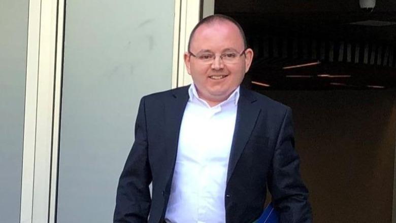 Digjni shkatërroni vetëm mos vrisni policë… i’u mbron Enigert Pëllumbi në emër shoqatës që sulmon qeverinë për të mbrojtur padrejtësinë! Rama të mos paragjykojë vendimet e drejtësisë për protestuesit! Digjni shkatërroni vetëm mos vrisni policë… i’u mbron Enigert Pëllumbi në emër shoqatës që sulmon qeverinë për të mbrojtur padrejtësinë! Rama të mos paragjykojë vendimet e drejtësisë për protestuesit!