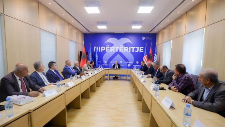 Non grata nga SHBA! “Ballisti” i famshëm Roshi këshillon Berishën: Të udhëheqim protesta që ambasadori amerikan të kthejë “sytë” nga ti!