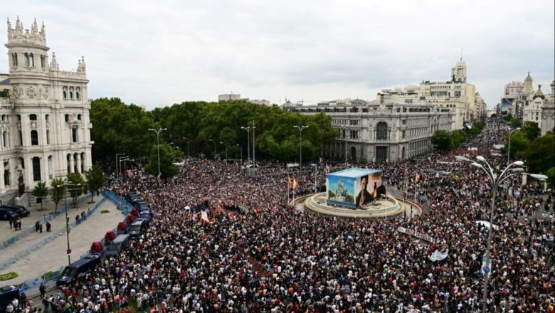 Përleshje dhe arrestime në Valencia, paralajmërohet grevë e përgjithshme: Ja përse proteston qytetaria: Qiratë mbi 1300 euro/muaj, 500 mijë spanjollë protestojnë me çelësa në duar! Përleshje dhe arrestime në Valencia, paralajmërohet grevë e përgjithshme: Ja përse proteston qytetaria: Qiratë mbi 1300 euro/muaj, 500 mijë spanjollë protestojnë me çelësa në duar!
