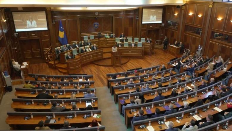 Ditë vendimtare për Kosovën! Sot afati i fundit për presidentin ose vendi shkon sërish në zgjedhje! Protestuesit rikthehen në shesh: Votoni ligjin për Specialen! Ditë vendimtare për Kosovën! Sot afati i fundit për presidentin ose vendi shkon sërish në zgjedhje! Protestuesit rikthehen në shesh: Votoni ligjin për Specialen!