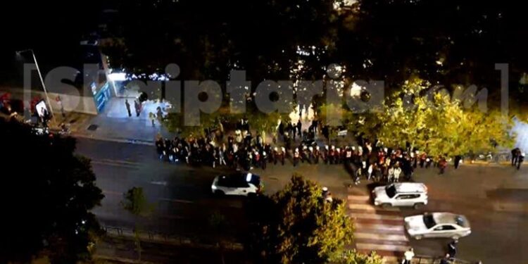 Protesta që ha të mëdhenjtë e nuk rrit të vegjlit Protesta që ha të mëdhenjtë e nuk rrit të vegjlit