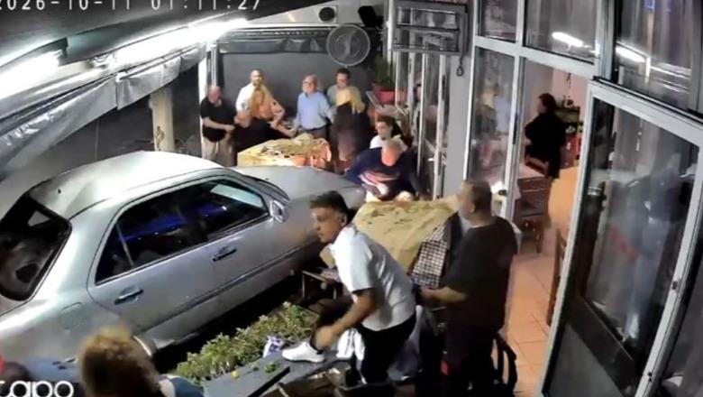 VIDEO/ Aksidenti i pazakontë në Selanik! Shqiptari i dehur humbet kontrollin e makinës dhe përfundon brenda në tavernë: Tre të plagosur!