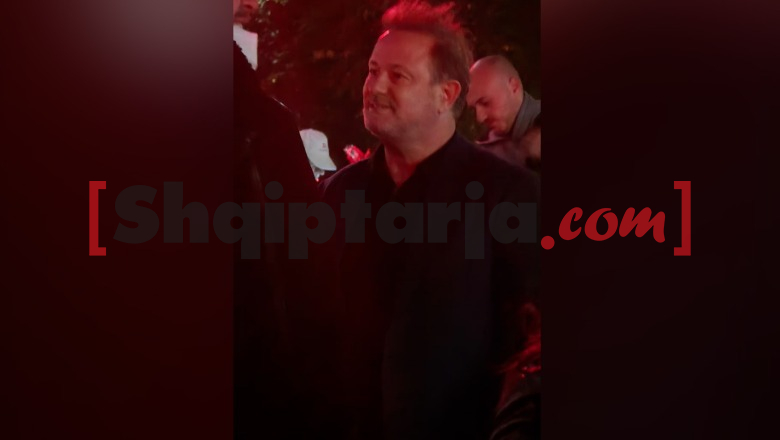 Profesorët e hajdutërisë edhe dhëndërri edhe deputeti… në protestë! Abi dhe Xhin Xhoni në protestë te Ministria e Arsimit…me “studentët” e tyre