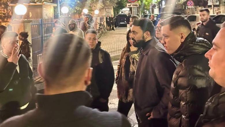 Shkojnë te komisariati nr. 1 për t’i shpëtuar apo tallur? Vandalët e ndaluar, deputetët e PD-së në mbrojtje të “studentëve”! Shkojnë te komisariati nr. 1 për t’i shpëtuar apo tallur? Vandalët e ndaluar, deputetët e PD-së në mbrojtje të “studentëve”!