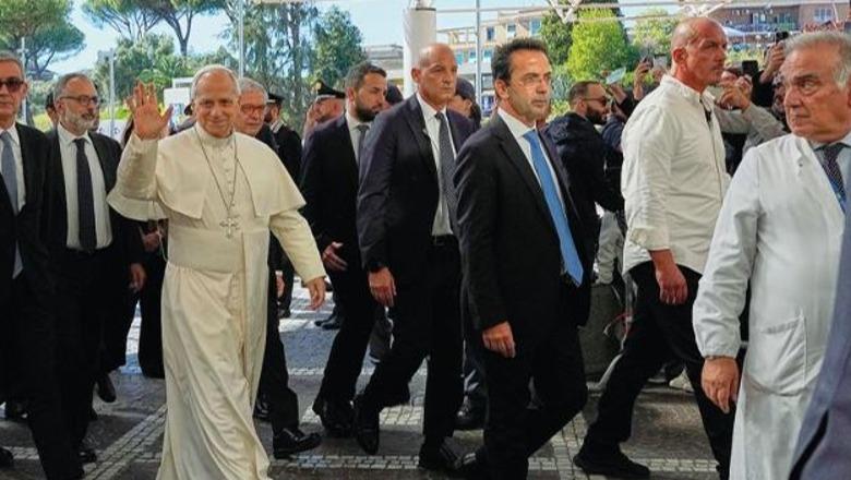 Iu nënshtrua një ndërhyrjeje kirurgjikale për kancer në mushkëri, Vatikani: Operacioni i Papa Leone XIV doli me sukses Iu nënshtrua një ndërhyrjeje kirurgjikale për kancer në mushkëri, Vatikani: Operacioni i Papa Leone XIV doli me sukses