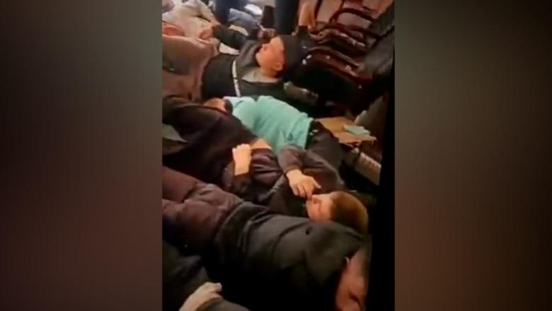 VIDEO/ U kapën në flagrancë duke sulmuar një institucion shtetëror dhe efektivët! Video e arrestimit në flagrancë: Bardhi dhe Blushi mashtrojnë opinionin… trajtim çnjerëzor në komisariate! VIDEO/ U kapën në flagrancë duke sulmuar një institucion shtetëror dhe efektivët! Video e arrestimit në flagrancë: Bardhi dhe Blushi mashtrojnë opinionin… trajtim çnjerëzor në komisariate!