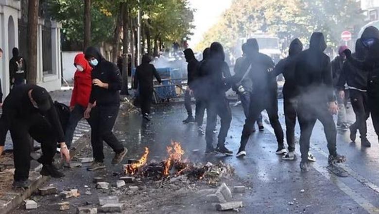 Lëndimi i Erjon Vishkullit, Prokuroria letërporosi Italisë: Kërkohet objekti që e plagosi në sy! Hetim edhe policisë për tejkalimin e forcës Lëndimi i Erjon Vishkullit, Prokuroria letërporosi Italisë: Kërkohet objekti që e plagosi në sy! Hetim edhe policisë për tejkalimin e forcës