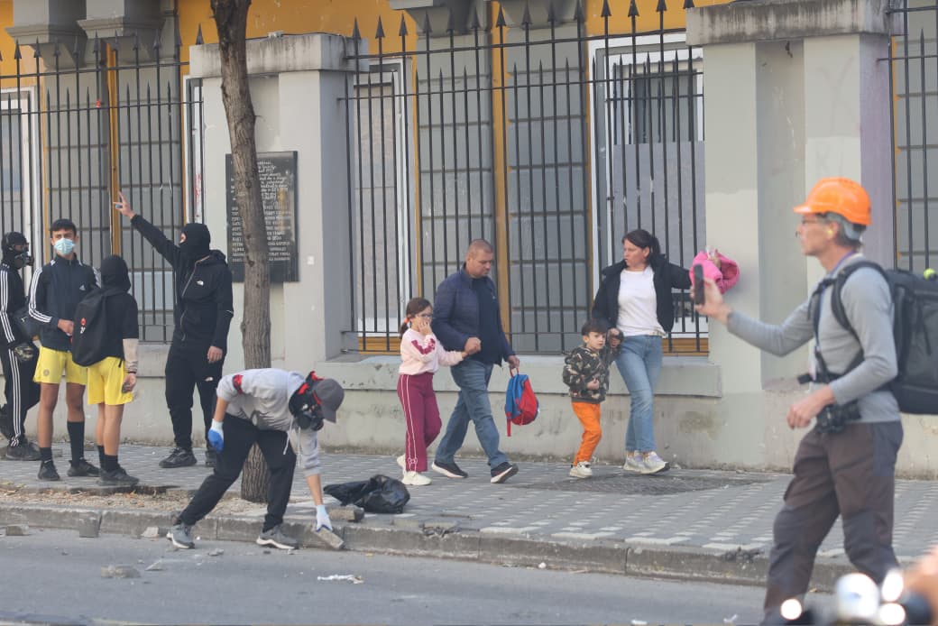 Rama: Familjet e të miturve që dhunojnë do paguajnë dëmet! Studentët që sulmojnë policët s’do kenë arsim falas e bursa Rama: Familjet e të miturve që dhunojnë do paguajnë dëmet! Studentët që sulmojnë policët s’do kenë arsim falas e bursa