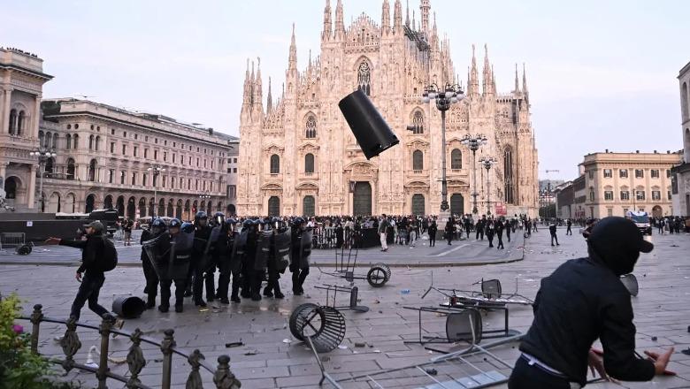 Nga burgimi deri në 12 vite te gjobat për prindërit e të miturve dhe 500 ushtarë në Milano! Çfarë parashikon dekreti i ri i sigurisë në Itali për protestat e dhunshme Nga burgimi deri në 12 vite te gjobat për prindërit e të miturve dhe 500 ushtarë në Milano! Çfarë parashikon dekreti i ri i sigurisë në Itali për protestat e dhunshme