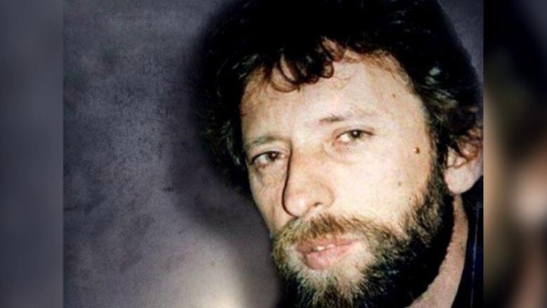 Sot, 31 vite nga rrëmbimi dhe zhdukja e Remzi Hoxhës, i biri: Të gjenden eshtrat e tij! Sali Berisha, krimineli dhe anti-shqiptari më i madh në histori Sot, 31 vite nga rrëmbimi dhe zhdukja e Remzi Hoxhës, i biri: Të gjenden eshtrat e tij! Sali Berisha, krimineli dhe anti-shqiptari më i madh në histori