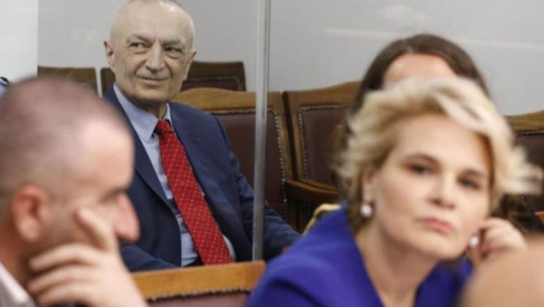 Shtyhet gjyqi ndaj Metës e Kryemadhit! Ish-Presidenti i diskretiton gjyqtarët dhe prokurorin: Mos se na “hapët barkun”, mbrohem vet! Na u shqetësoka prokurori për të drejtat e mia Shtyhet gjyqi ndaj Metës e Kryemadhit! Ish-Presidenti i diskretiton gjyqtarët dhe prokurorin: Mos se na “hapët barkun”, mbrohem vet! Na u shqetësoka prokurori për të drejtat e mia