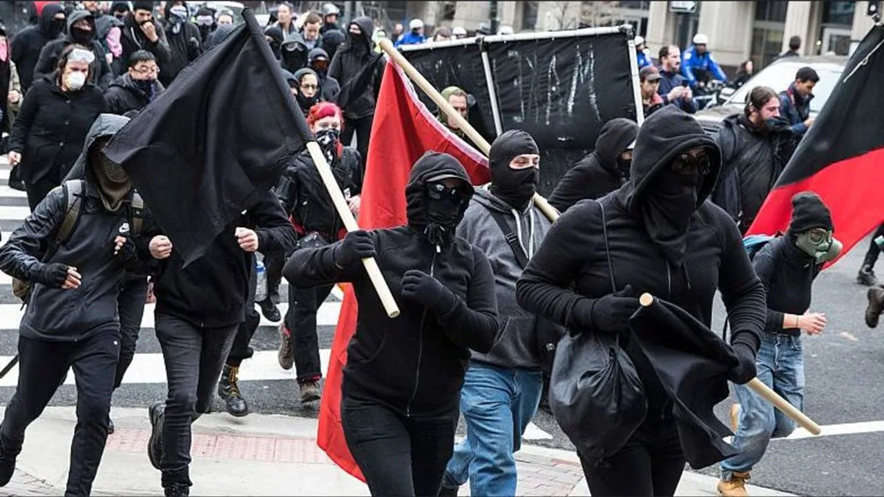 Rama: Janë të rinj të ideologjizuar e ekstremizuar nga fryma e Antifa-s! SHBA e ka shpallur organizatë teroriste Rama: Janë të rinj të ideologjizuar e ekstremizuar nga fryma e Antifa-s! SHBA e ka shpallur organizatë teroriste