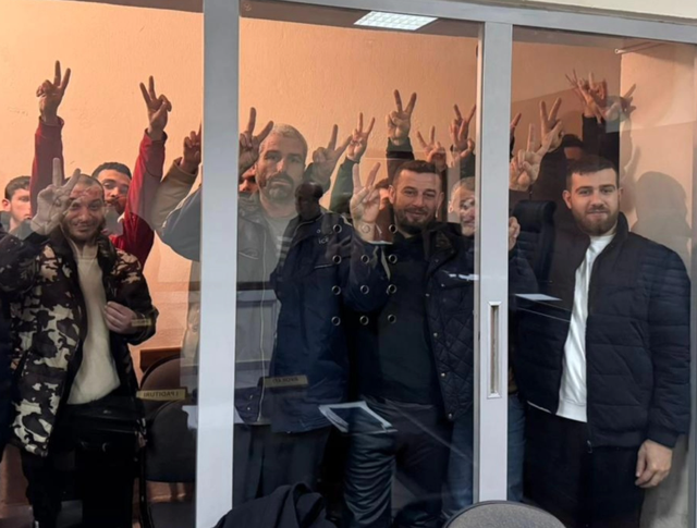 “Palaçogjyqtarët” shkak i revanshizmit të vandalëve në protesta! Policia duhet t’i kallëzoi në SPAK për bashkëpunim me krimin “Palaçogjyqtarët” shkak i revanshizmit të vandalëve në protesta! Policia duhet t’i kallëzoi në SPAK për bashkëpunim me krimin