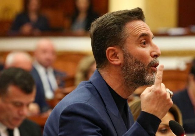 Braçe i përgjigjet Ramës: Nuk ta lejoj të flasësh për votën time! Trego cilat janë “duart e pista” që më paskan ndikuar! Shih nga vetja dhe prano gabimet Braçe i përgjigjet Ramës: Nuk ta lejoj të flasësh për votën time! Trego cilat janë “duart e pista” që më paskan ndikuar! Shih nga vetja dhe prano gabimet