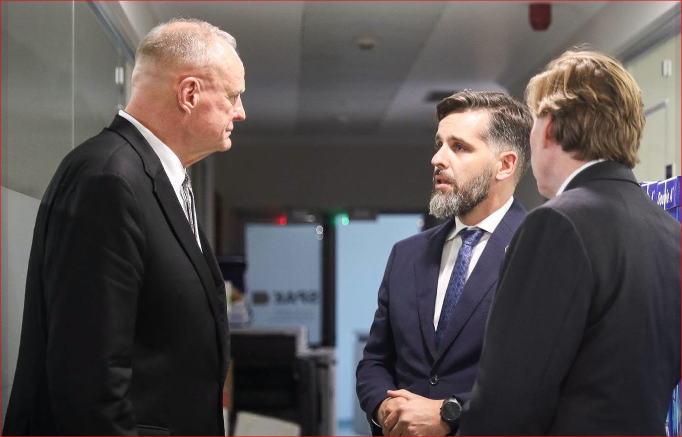 Ambasadori amerikan takim me Brahon dhe kreun e BKH-së: Në fokus lufta kundër krimit dhe trafikut të drogës! S’përmend korrupsionin Ambasadori amerikan takim me Brahon dhe kreun e BKH-së: Në fokus lufta kundër krimit dhe trafikut të drogës! S’përmend korrupsionin