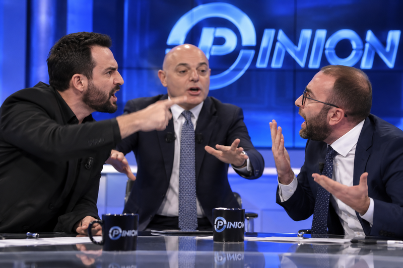 VIDEO / “Duan të mbajnë b*thën në karrige”! Lapaj sherr me Bardhin: Pusho se ti je maskara!