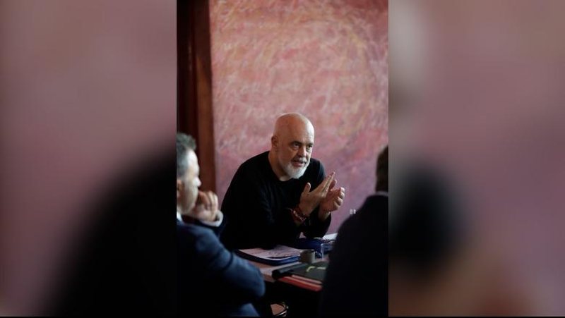 Rama: Buxheti 2027 arrin rekordin e 10 miliardë eurove, vjen edhe paketa e re fiskale Rama: Buxheti 2027 arrin rekordin e 10 miliardë eurove, vjen edhe paketa e re fiskale