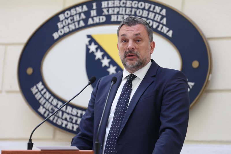 Thellohet skandali i lobistëve të Trump në Ballkan! Bosnja kërkon nga DASH të verifikojë Continental Strategy, firmën që ka punuar edhe për Berishën Thellohet skandali i lobistëve të Trump në Ballkan! Bosnja kërkon nga DASH të verifikojë Continental Strategy, firmën që ka punuar edhe për Berishën