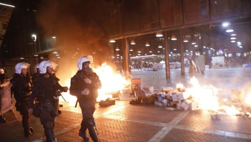 Si 500 vandalë po terrorizojnë 2 milionë qytetarë? Si 500 vandalë po terrorizojnë 2 milionë qytetarë?